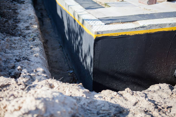 Professional Crawl Space Encapsulation technician working in Lapine, AL